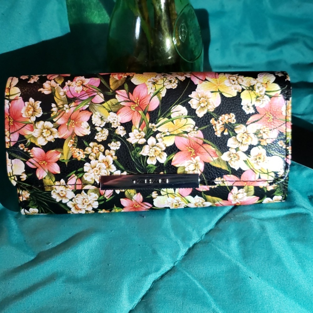 NWT Tahari Black Garden Floral Clutch